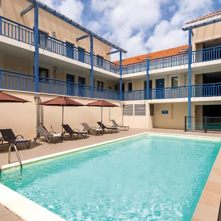 Spacious Duplex Close To The Ocean דירה *