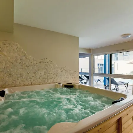 Spacious Duplex Close To The Ocean ביסקארוס